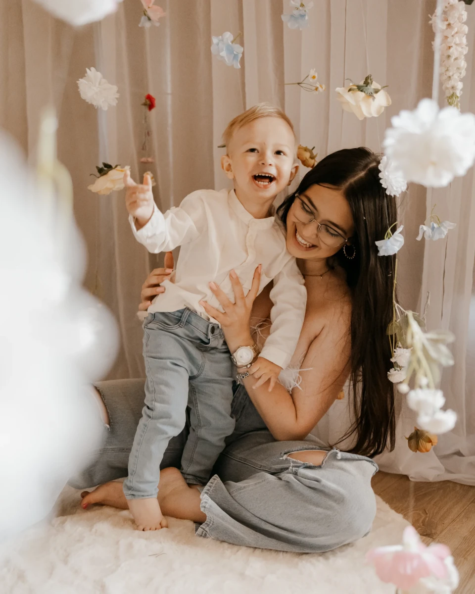 Sesja rodzinna — naturalny portret rodzinny, pełen bliskości — Przemyśl